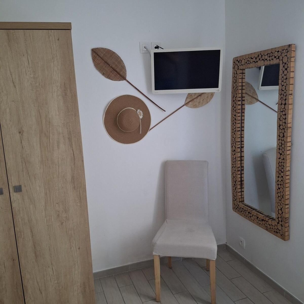 Mistral Appartements Port-Saint-Louis-du-Rhône Zewnętrze zdjęcie