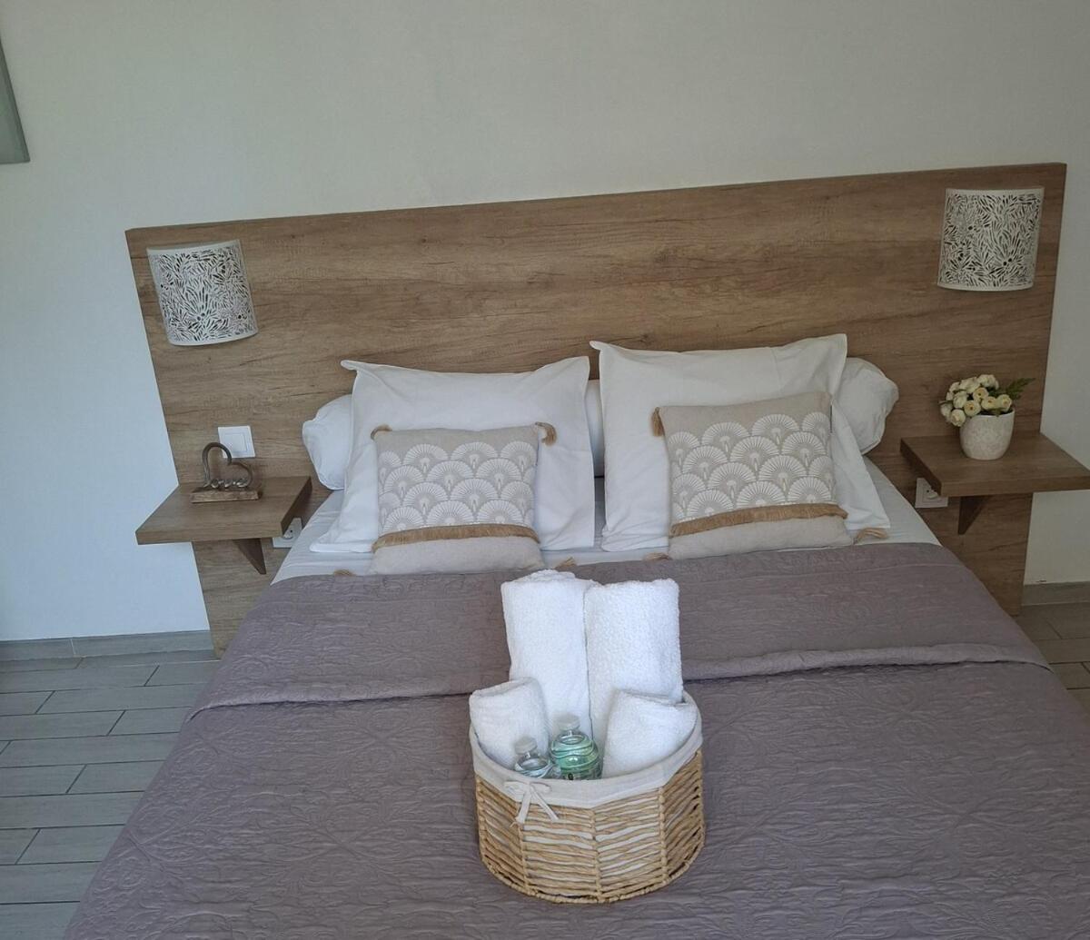 Mistral Appartements Port-Saint-Louis-du-Rhône Zewnętrze zdjęcie